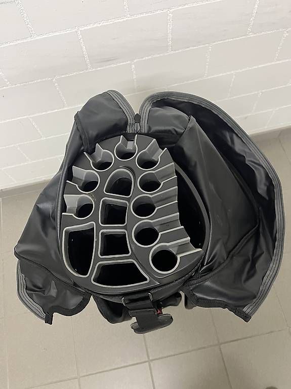 Sacs: Big Max Silencio II Dri Lite Cartbag black  – D'occasion à Kaiseraugst par RJ03 4