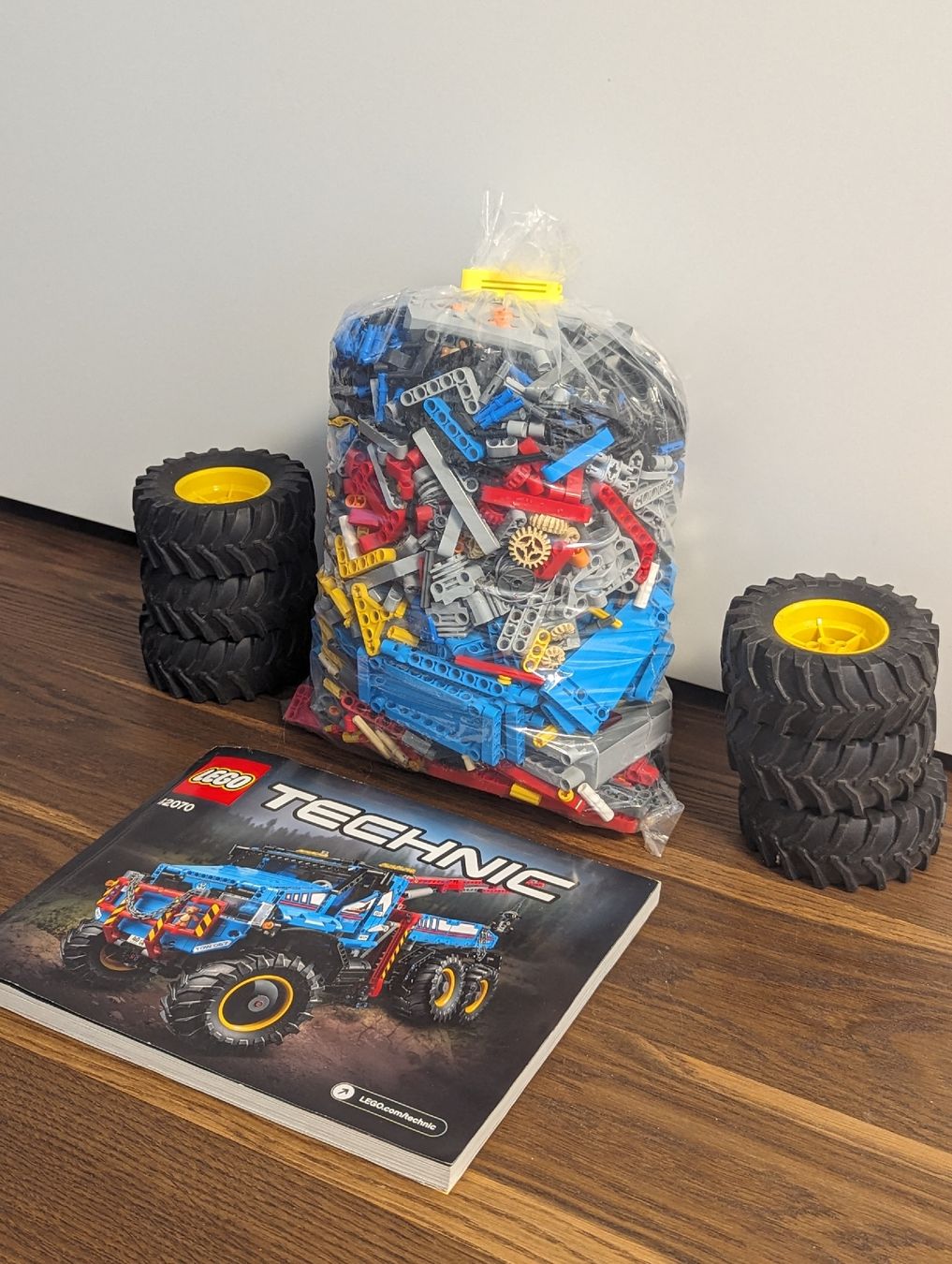 Lego Kit di costruzioni: Lego Allrad Abschleppwagen Nr. 42070 – Usato da Winterthur venduto da luwei
