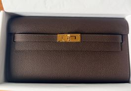 Elegante borsa Hermès Kelly To Go in pelle color marrone