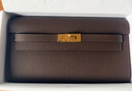 Elegante borsa Hermès Kelly To Go in pelle color marrone