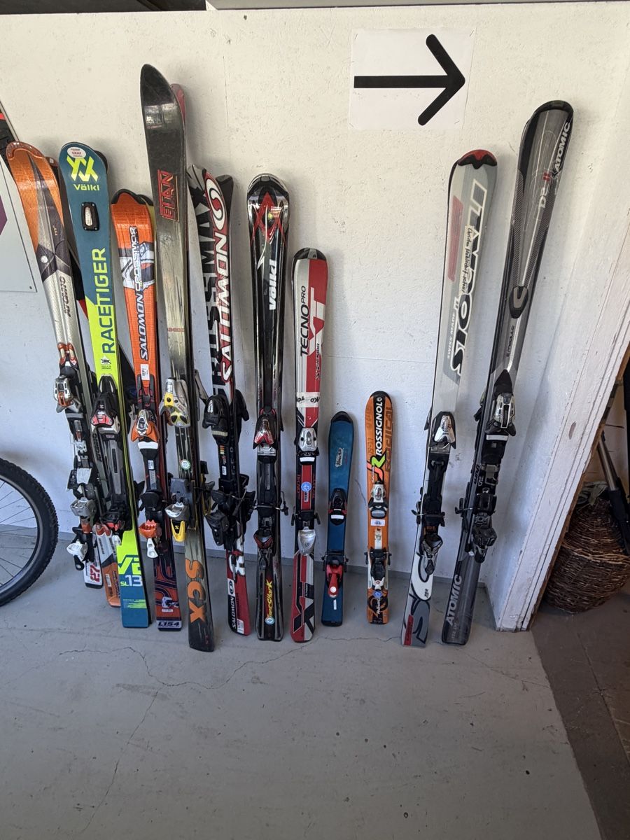 Skis: 12 Par Ski  – Défectueux à Murten par Ski-Outlet