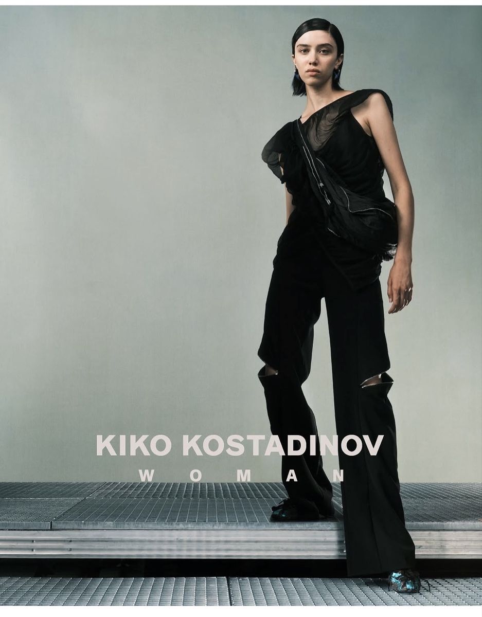 Top: Black top kiko kostadinov – Nuovo (secondo la descrizione) da Zürich venduto da Hanna-Hadorn