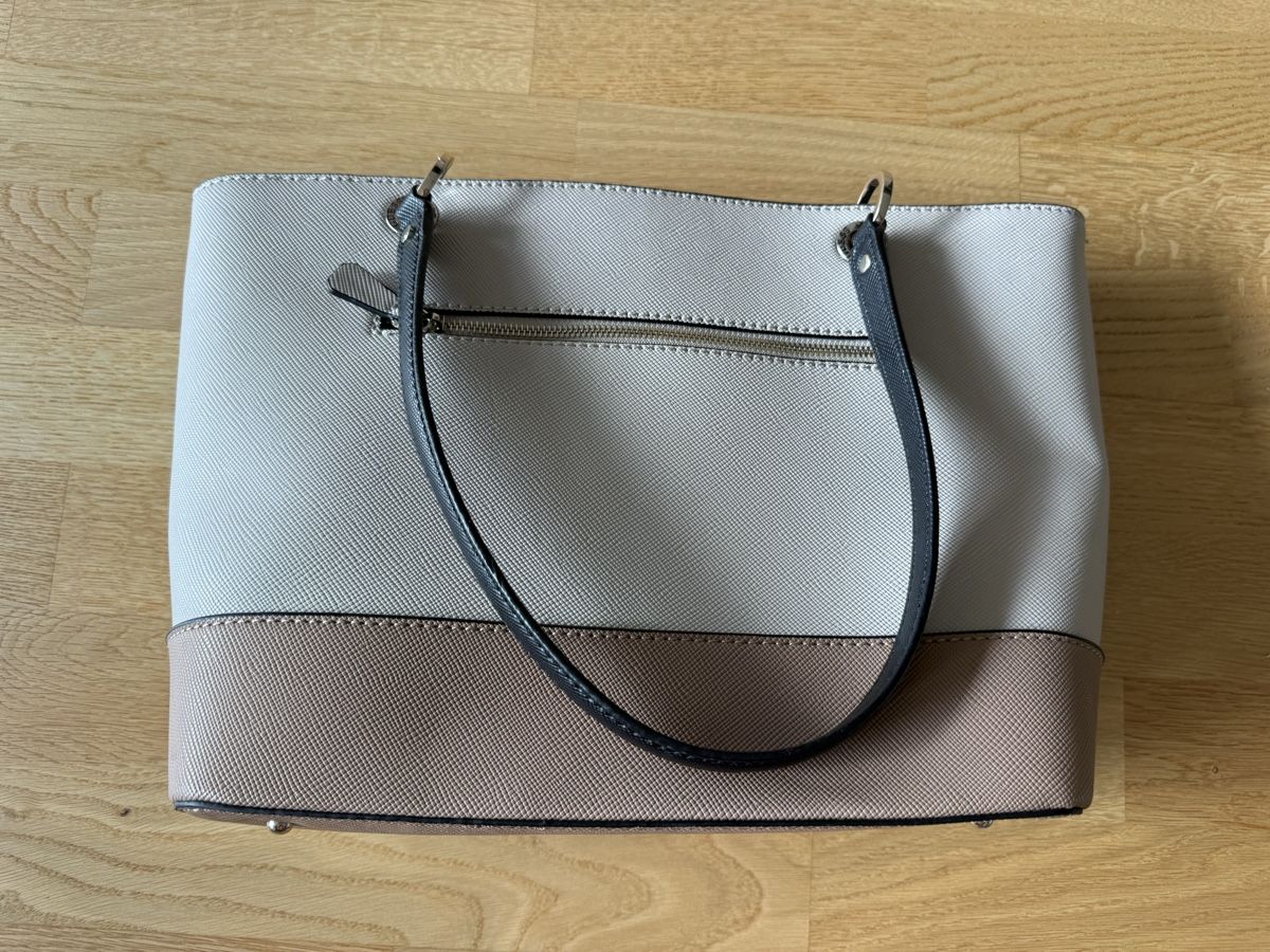 Guess Borse da donna: Guess Handtasche – Usato da Niederwangen BE venduto da lua_xy5n 1