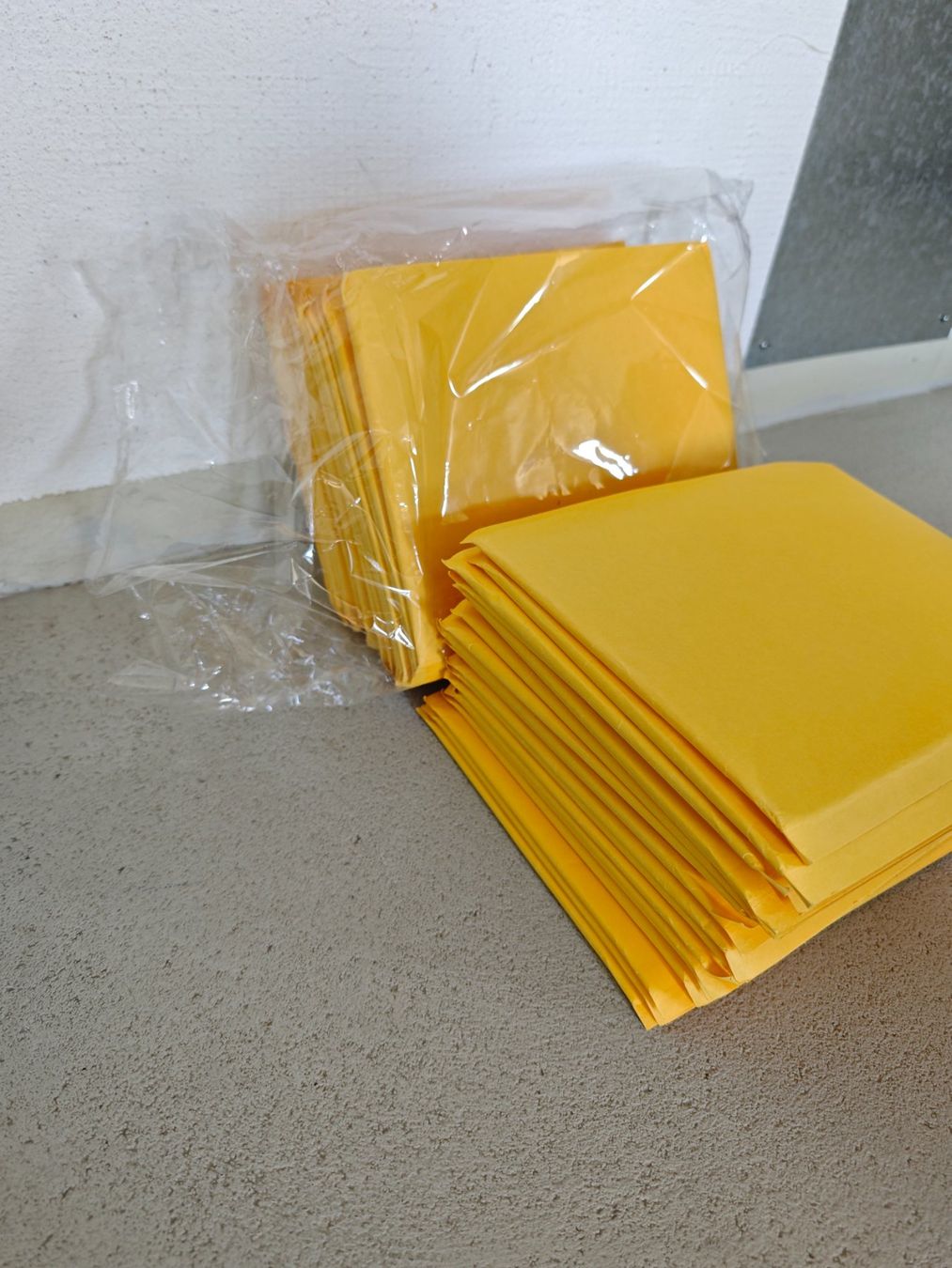 Buste & buste per spedizione: 42 Stück Luftpolstercouvert – Nuovo e nell'imballaggio originale da Grosshöchstetten venduto da asi_qp5q 1