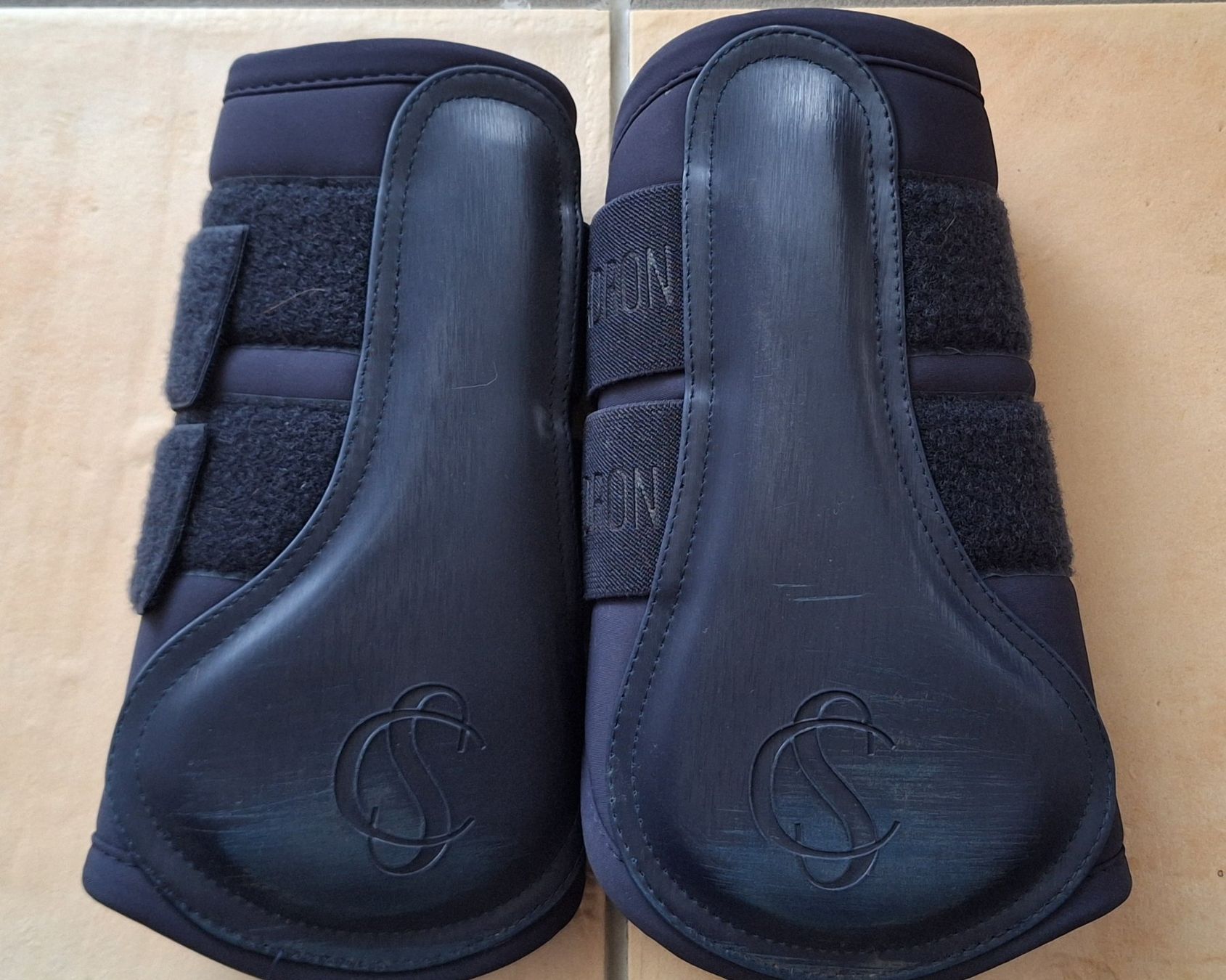 Eskadron Jambières & Bandages: Eskadron Gamaschen Softshell – D'occasion à Milken par Dnybe 1