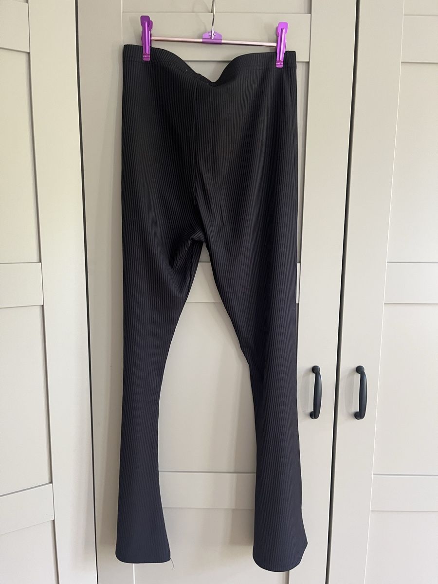 Topshop Pantaloni: Schwarze Hose – Usato da RIEHEN venduto da mia_g9zk