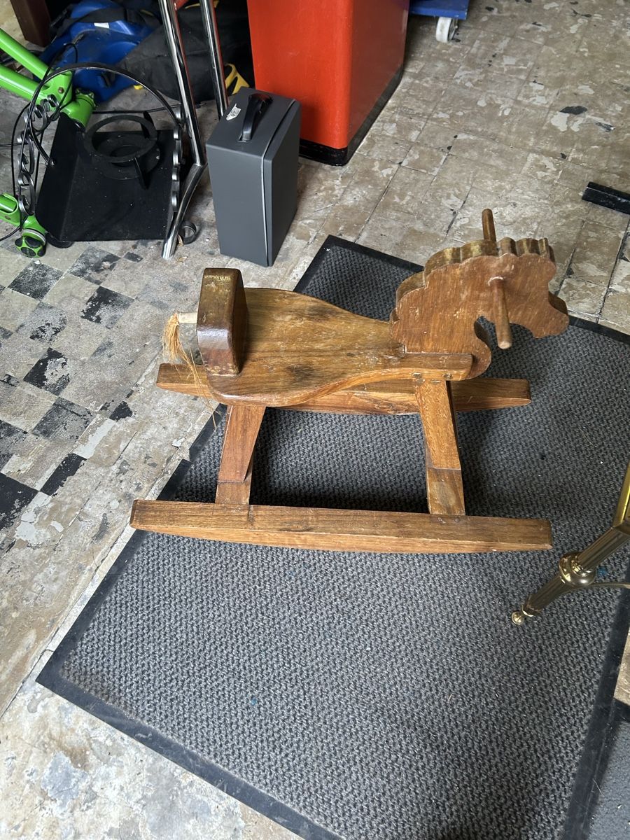 Altre altalene da giardino: Schaukeferd aus Holz – Usato da Basel venduto da Krisztina.na
