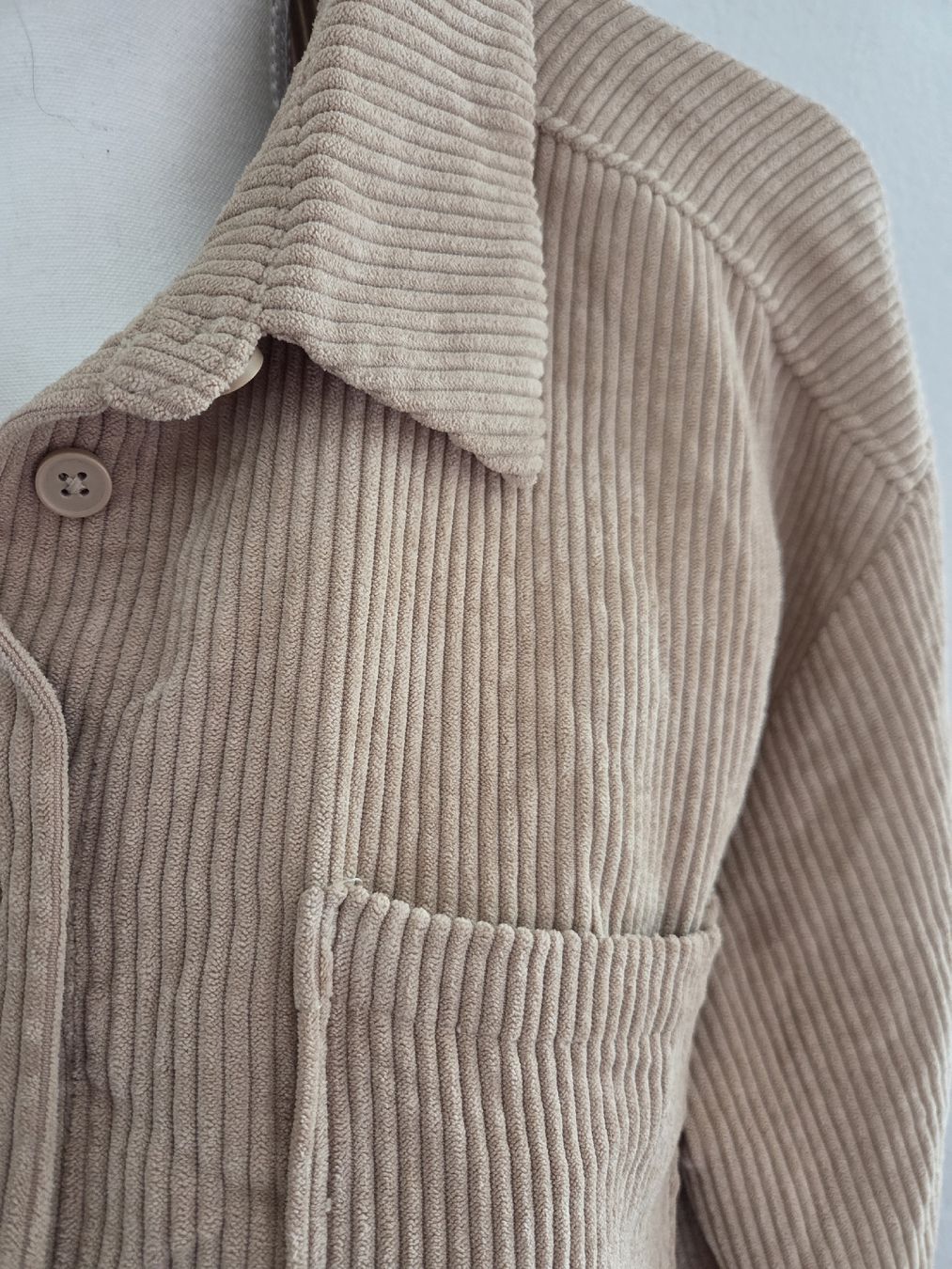 Giacche: Damen Cordjacke beige  Grösse L – Usato da Hittnau venduto da SirKahn 1