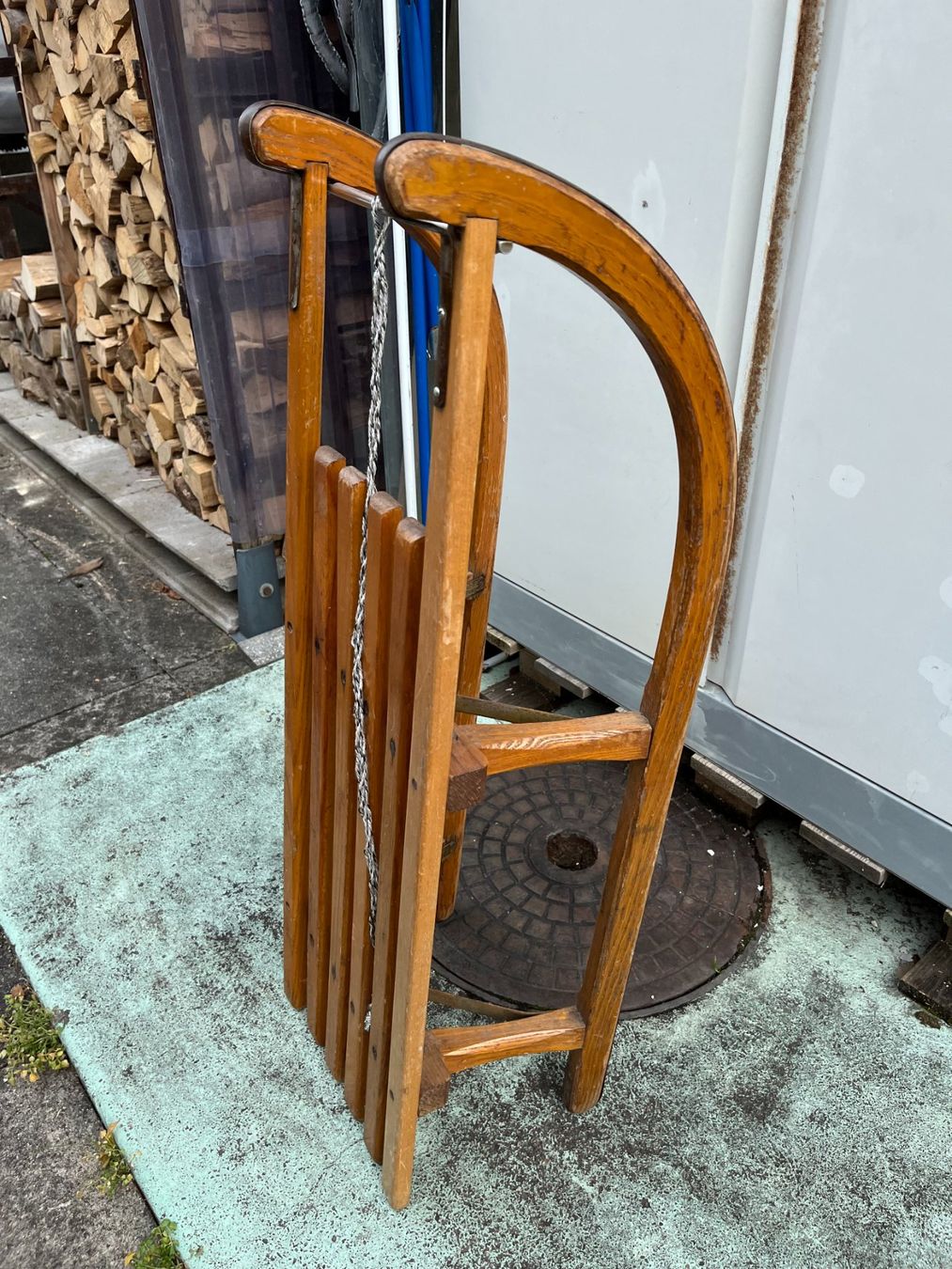 Schlitteln: Holzschlitten Chamonix 90cm – Gebraucht aus Muttenz von Bhuebi