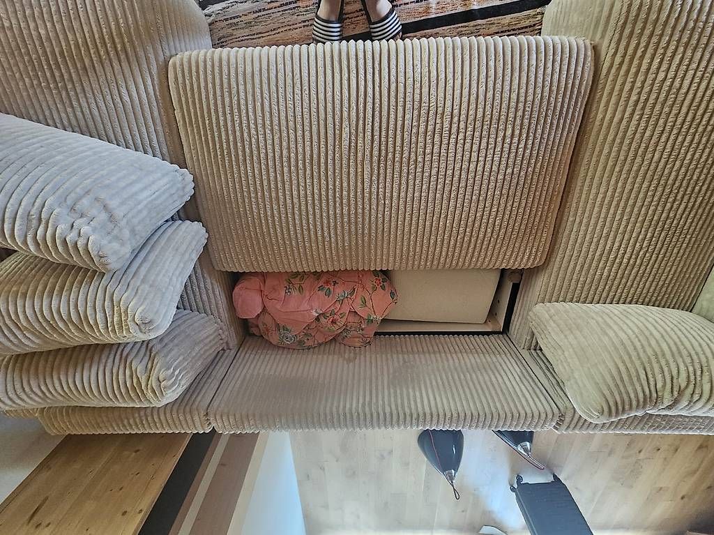 Divani: Grosse Wohnlandschaft Breitcord beige | mit Schlaffunktion – Usato da Glattbrugg venduto da Yu-Gi-Oh_Sale 2