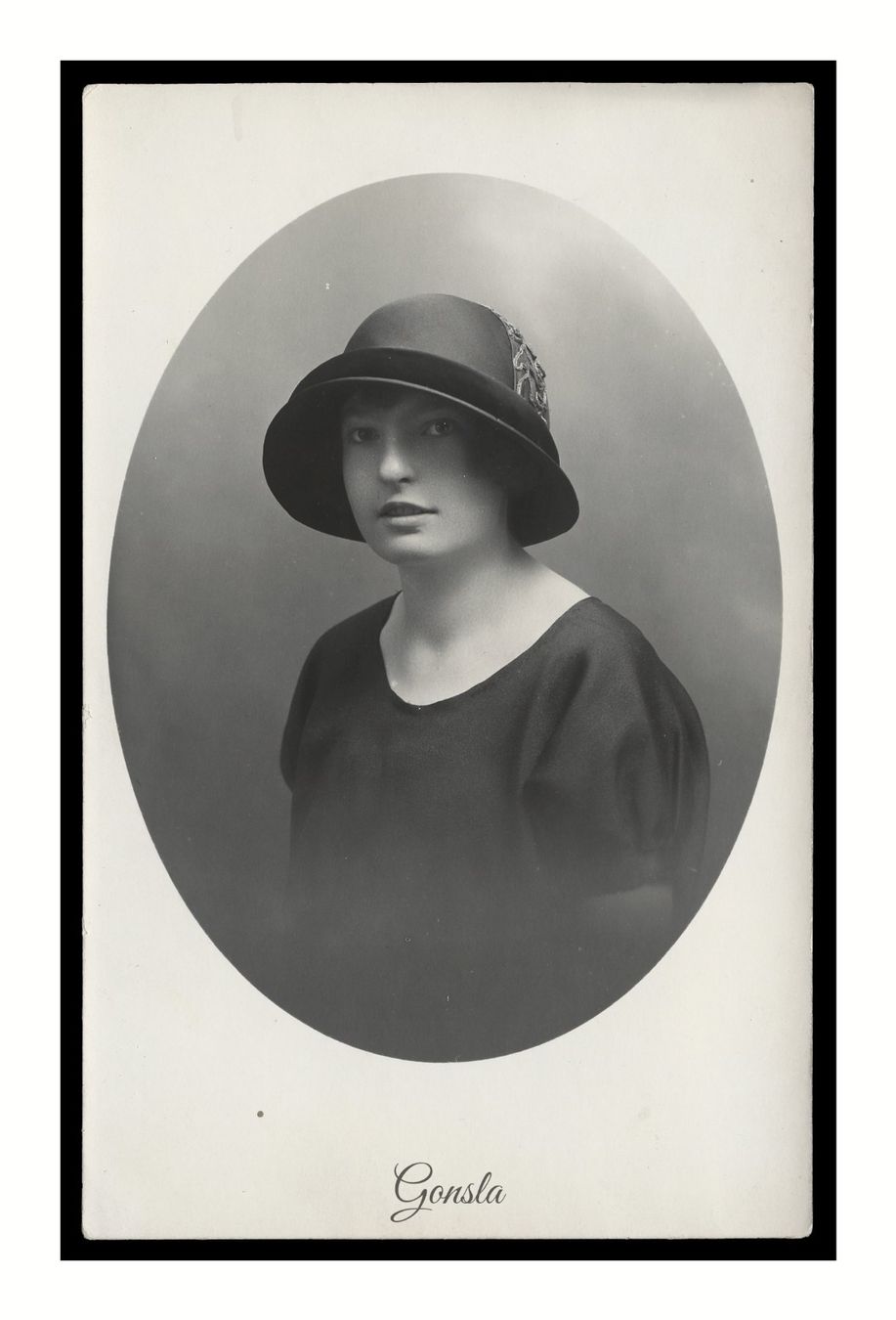 Cartoline postali: FEMME - 1910 "Portrait" Fenêtre – Usato da Onex venduto da Lagorel01