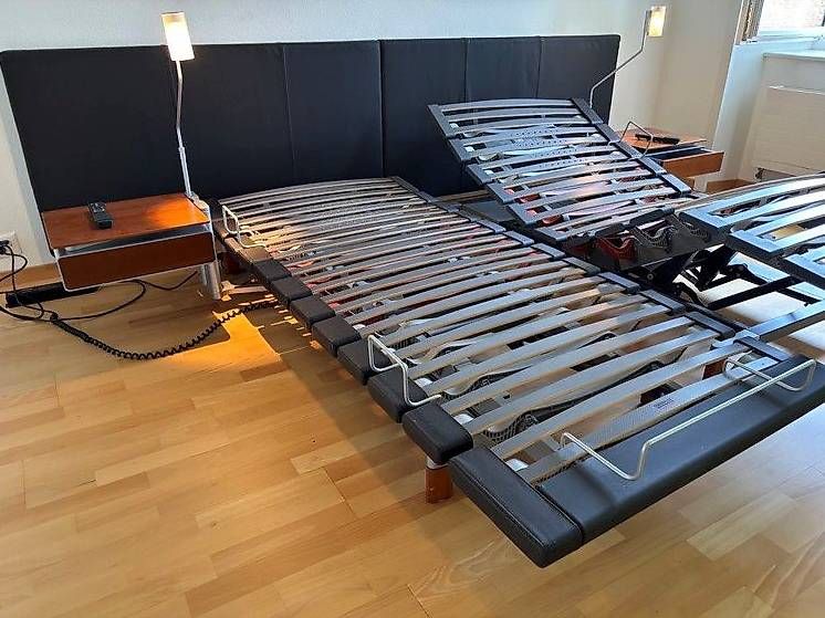 Swissflex Betten: 2 lits Swissflex motorisés haut de gamme avec éclairage – Gebraucht aus Apples von vid_8c9q 1