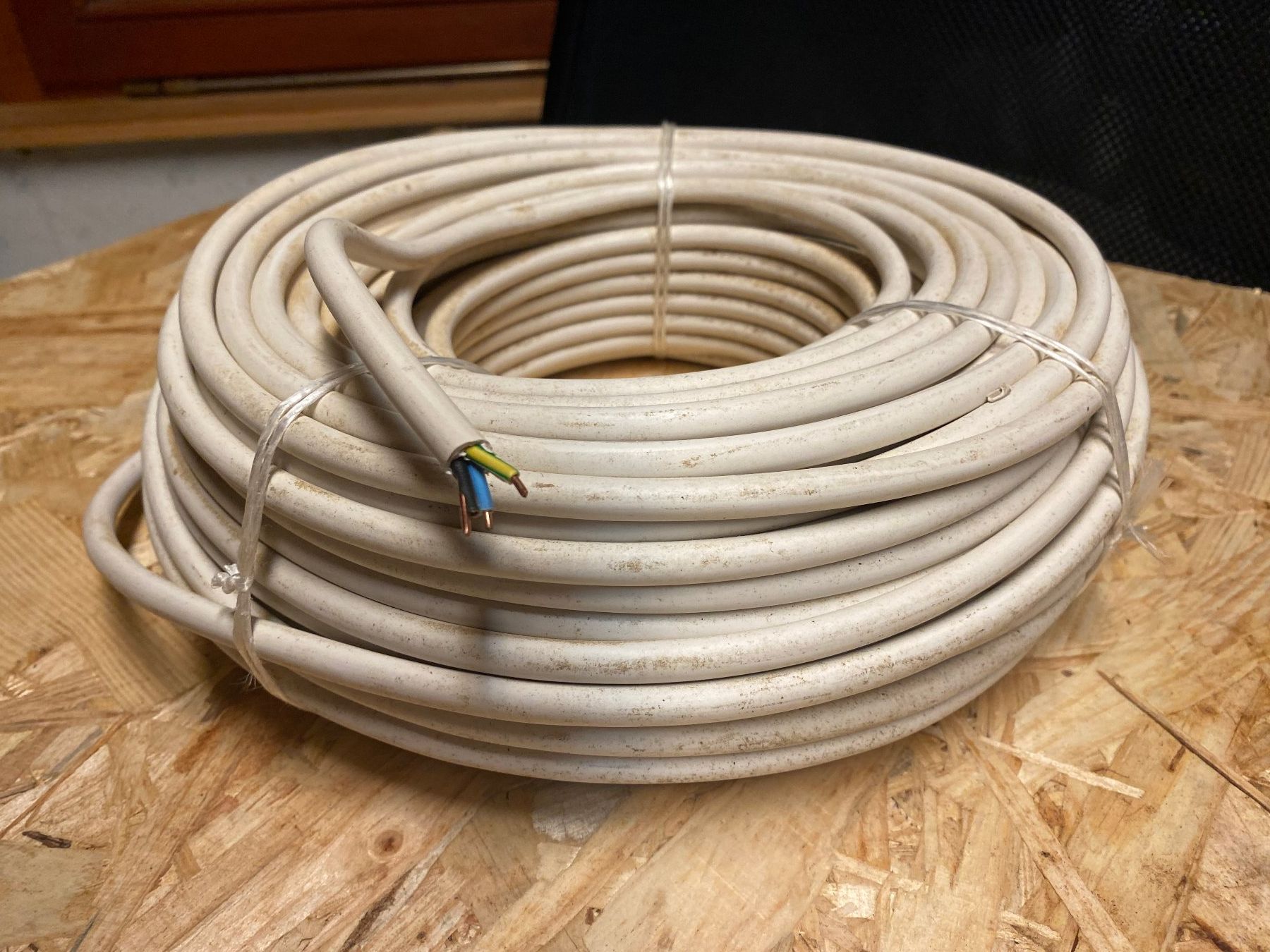 Spine: Elektro Teile Dosen etc.. – Usato da Wattwil venduto da Hoelzig 1