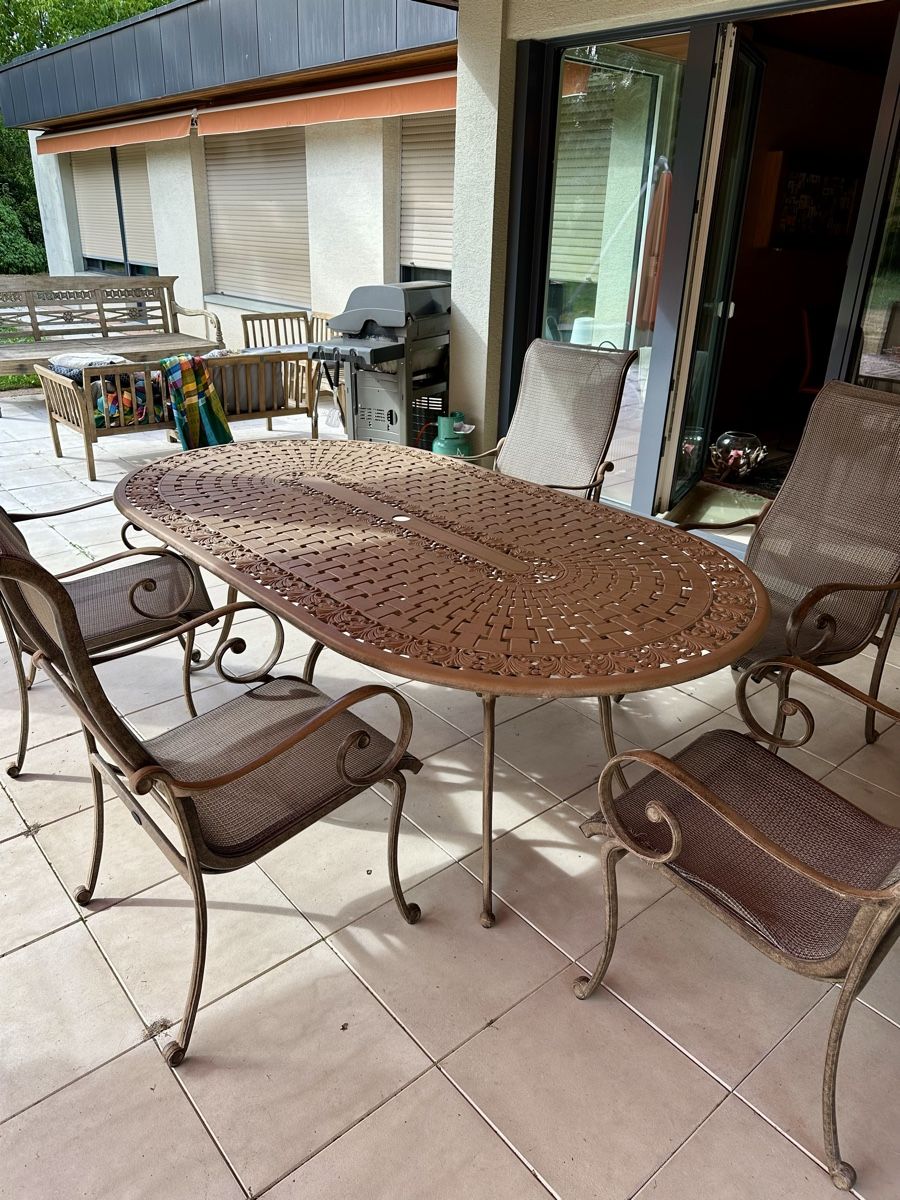 Tavoli: Gartentisch Oval Aluminium mit 5  Stühlen gebraucht – Usato da Vésenaz venduto da vane14