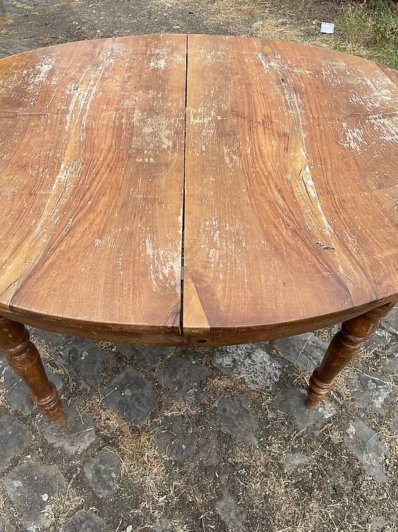 Tische: Jolie table en bois ovale – Gebraucht aus Vevey von ohzut 1