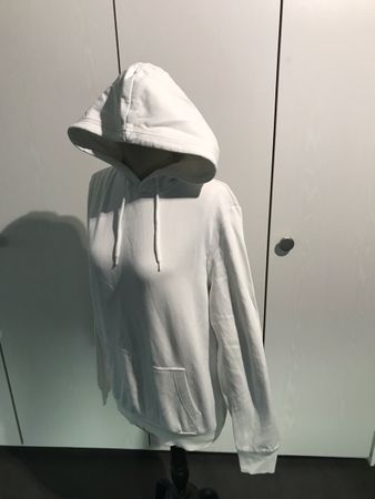 Weisser Hoodie für den Übergang, Grösse M - neuwertig!