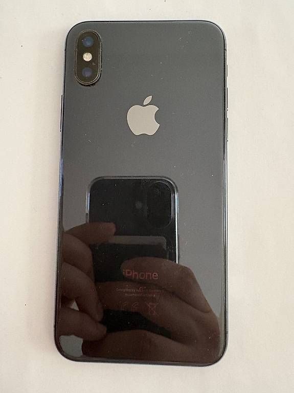 Telefoni cellulari / Smartphones: iPhone 10 in gutem Zustand mit schwarzer Hülle – Usato da Zürich venduto da James_Kr