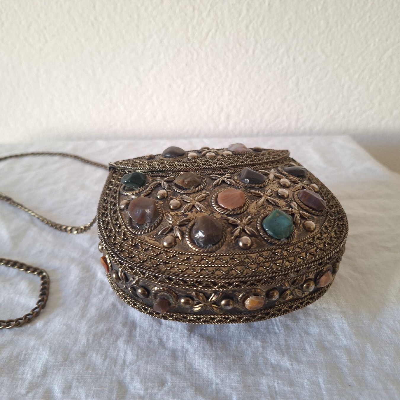 Taschen für Damen: Versand möglich! Orientalische Tasche mit Steinen – Gebraucht aus Winterthur von Goldpipau 2