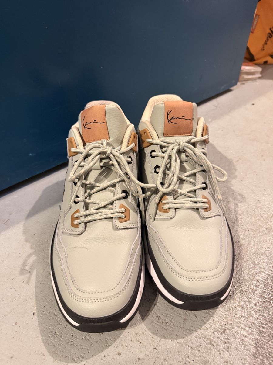 Scarpe da uomo: Sneaker Karl Kani hellgrau Grösse 43 Leder – Nuovo (secondo la descrizione) da St. Gallenkappel venduto da Hannes81. 1