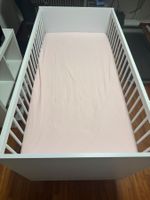 Quax Flow Babybett 70 × 140 cm in Weiss inkl. Träumeland Mat