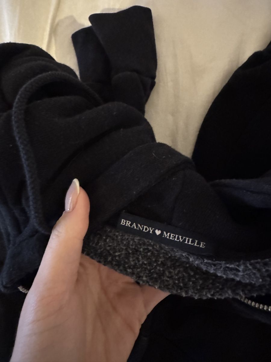 Brandy Melville Giacche: Brandy Melville 2 x Sweatshirtjacken – Usato da Teufen AR venduto da chi_h55m 4