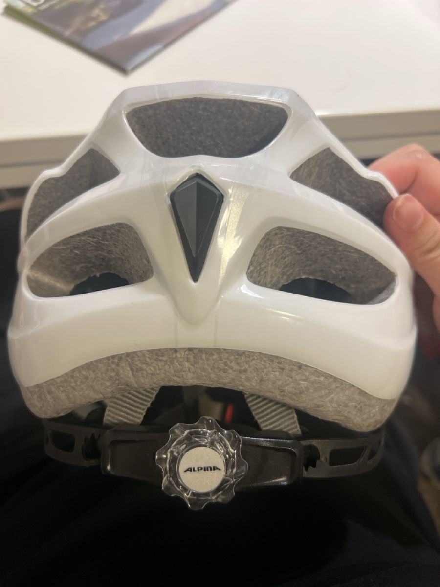 Alpina Caschi: Alpina White Cycling Helmet – Usato da Bern venduto da fen_7rn8 2