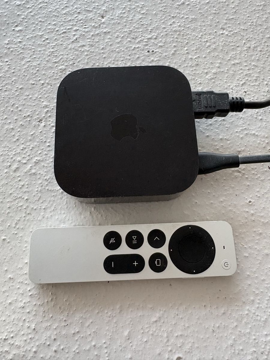 Apple Systèmes audio & multimédias: Apple TV boîtier multimédia avec télécommande état usagé – Neuf (Voir description) à Lutry par map_yvk6