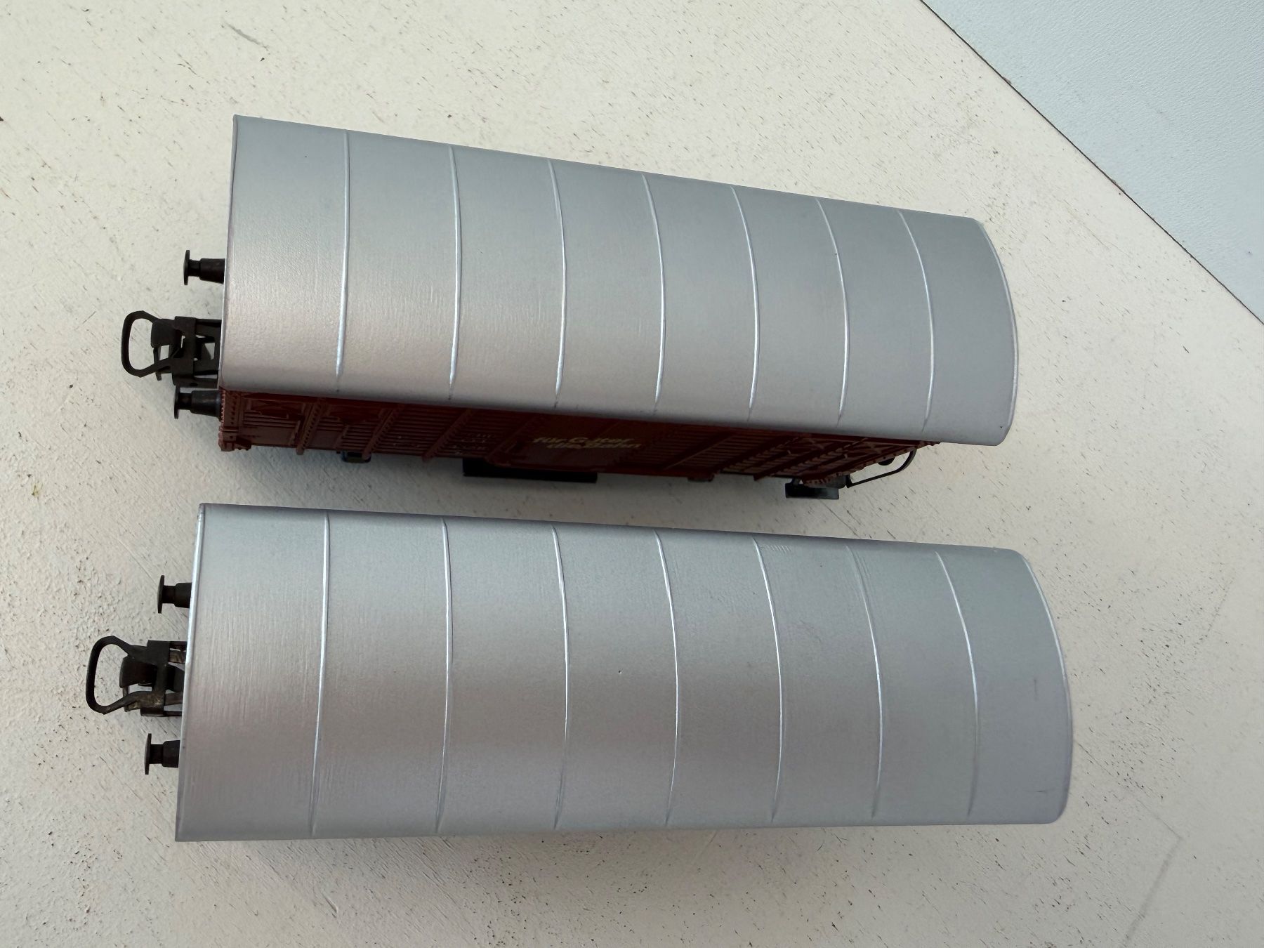 Hag Modelleisenbahnen: 2er Set gedeckte Güterwagen HAG 300 + 305 – Gebraucht aus Büsserach von ModellbahnDepot 5