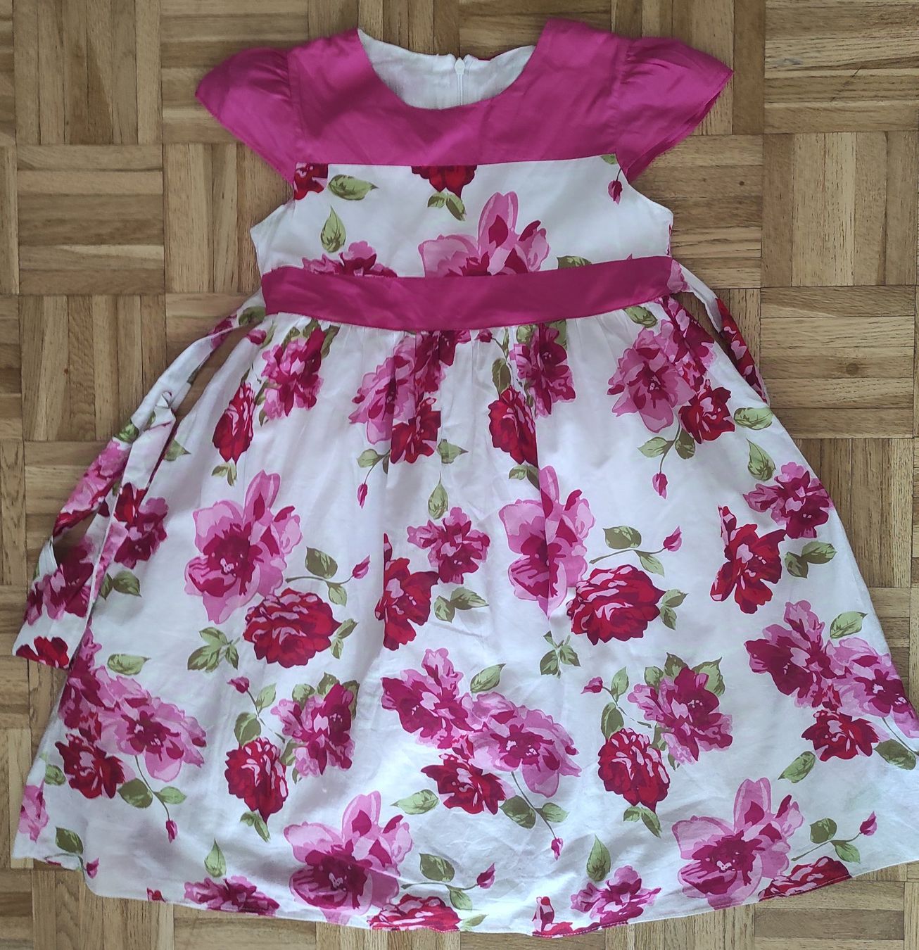 Kleider & Röcke: Robe fille -116-122cm – Gebraucht aus Renens VD von cla_7zv5