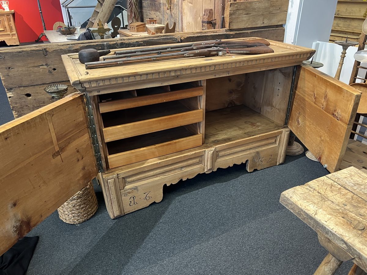 Truhen: Arventruhe Unterengadin 1732 – Gebraucht aus Gossau SG von Keller-Antiques 1