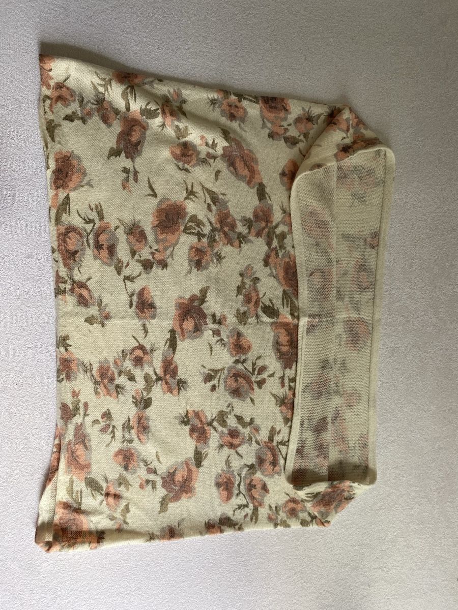 H&M Foulards, Tücher & Schals: H&M écharpe fleurie douce et chaude, taille unique. – Gebraucht aus geneve von cey_5ywd 1