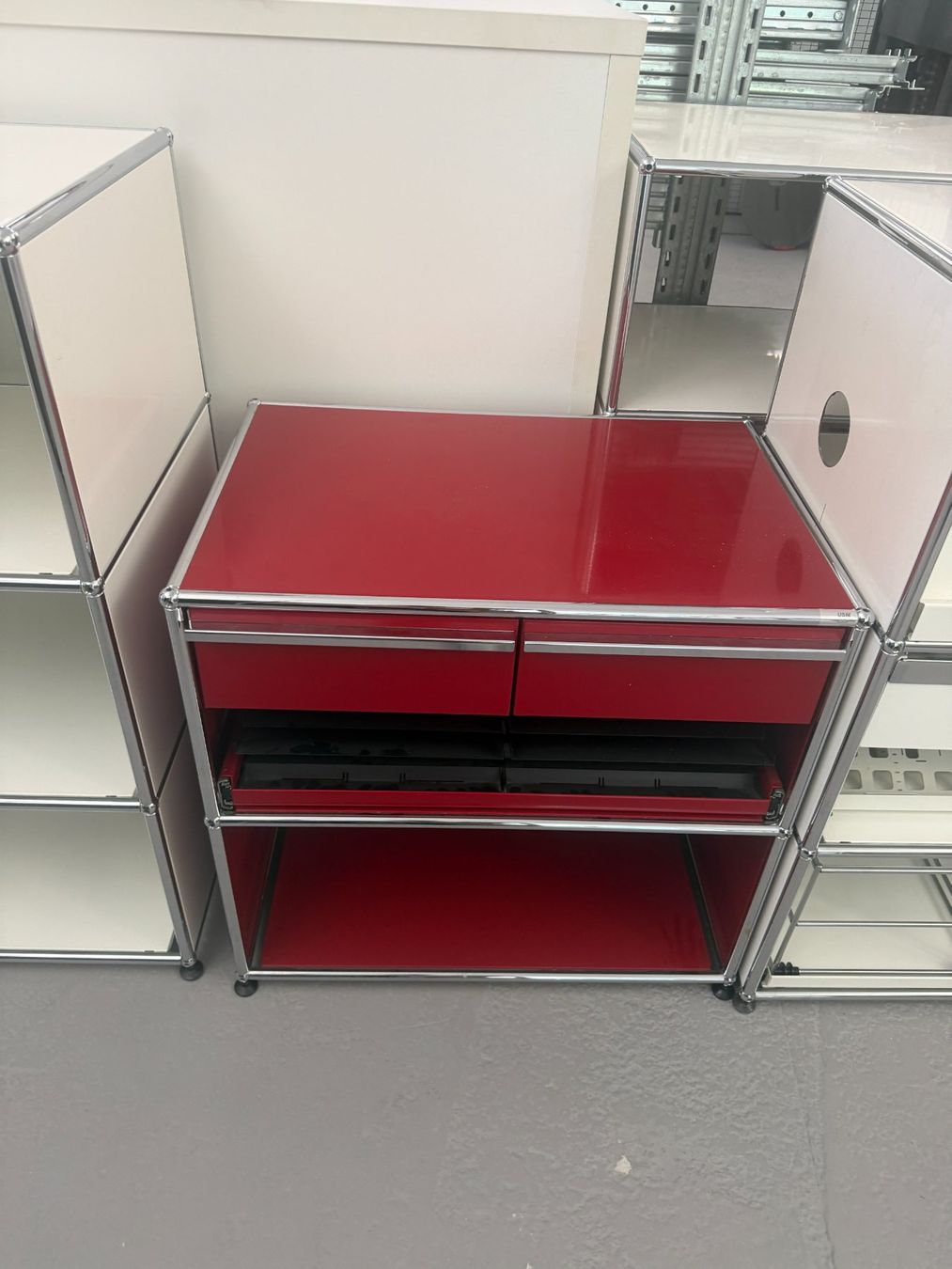 USM Cassettiere: USM Haller Sideboard Rot - Regal – Usato da Pfäffikon SZ venduto da xevo_Networks 1
