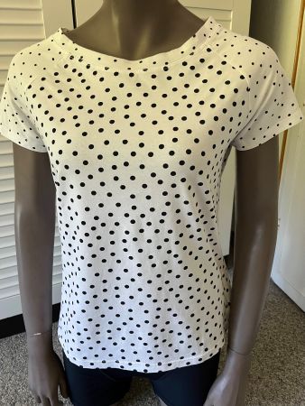 Damen T-Shirt weiss, Punkte, Grösse M-L, guter Zustand