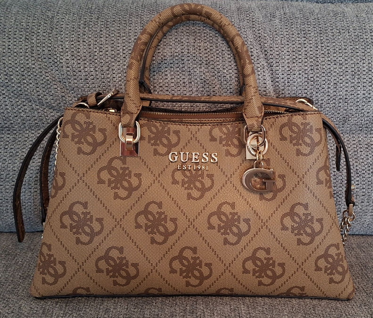 Guess Sacs femmes: Elegante GUESS-Handtasche – D'occasion à Feuerthalen par kigo87
