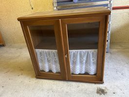 Vitrine / Wandschrank aus Holz mit Glastüren, Vintage!