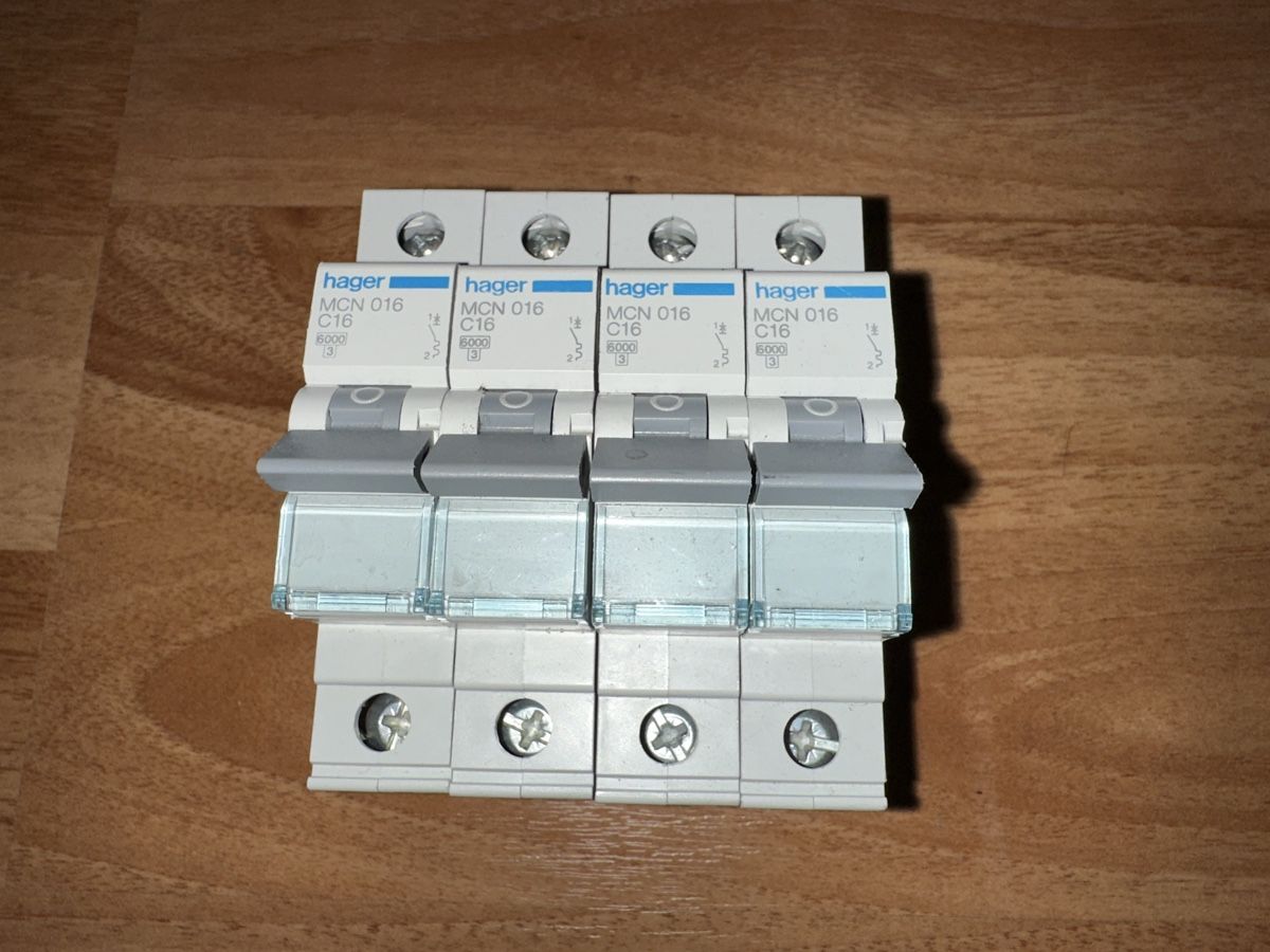 Hager Interrupteurs: 4x Hager Leitungsschutzschalter MCN 016 C16 #2 – D'occasion à Wald AR par sim_m9vw