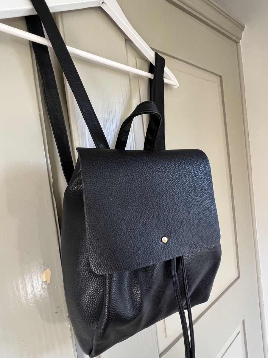Zaini: Schwarzer Rucksack Kunstleder – Usato da Au ZH venduto da MoMaCo 1