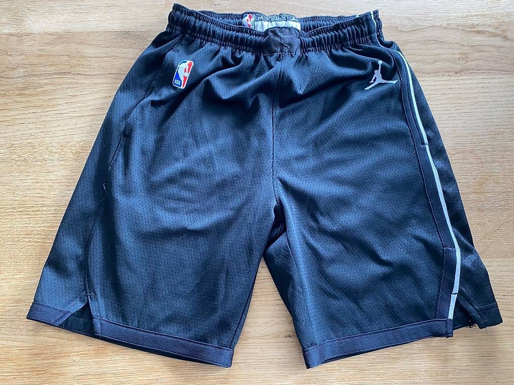 Pantaloni: Short Jordan taille 10-12 ans – Usato da St-Oyens venduto da rut_d5jj
