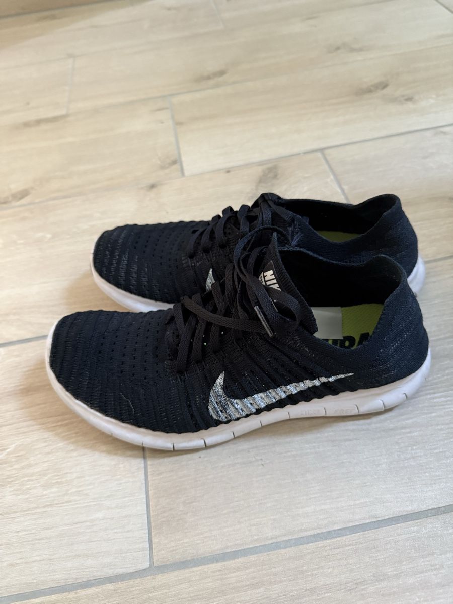 Nike Scarpe da donna: Nike black sneakers size EU40 – Usato da Zürich venduto da mi_ll_ie 1
