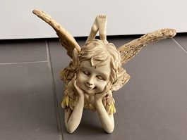 Liebevolle Engel-Figur aus Kunstharz – Wunderschöne Deko
