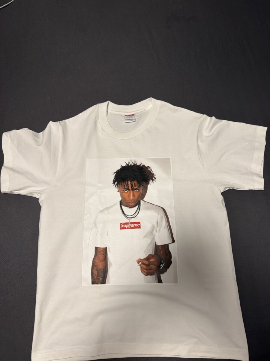 Supreme T-Shirts: SUPREME TEE – Neu und originalverpackt aus Giubiasco von ylli0n.93