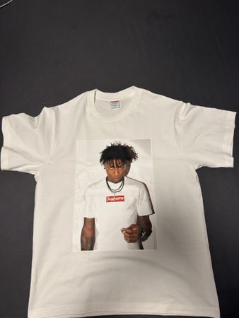 SUPREME TEE