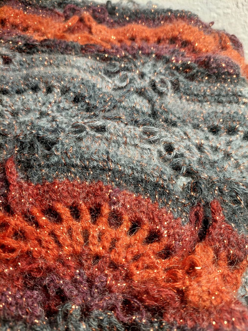 Foulards, Tücher & Schals: Neu! Schal gehäkelt, mit Effektgarn – Neu und originalverpackt aus Ostermundigen von LorisHome 4