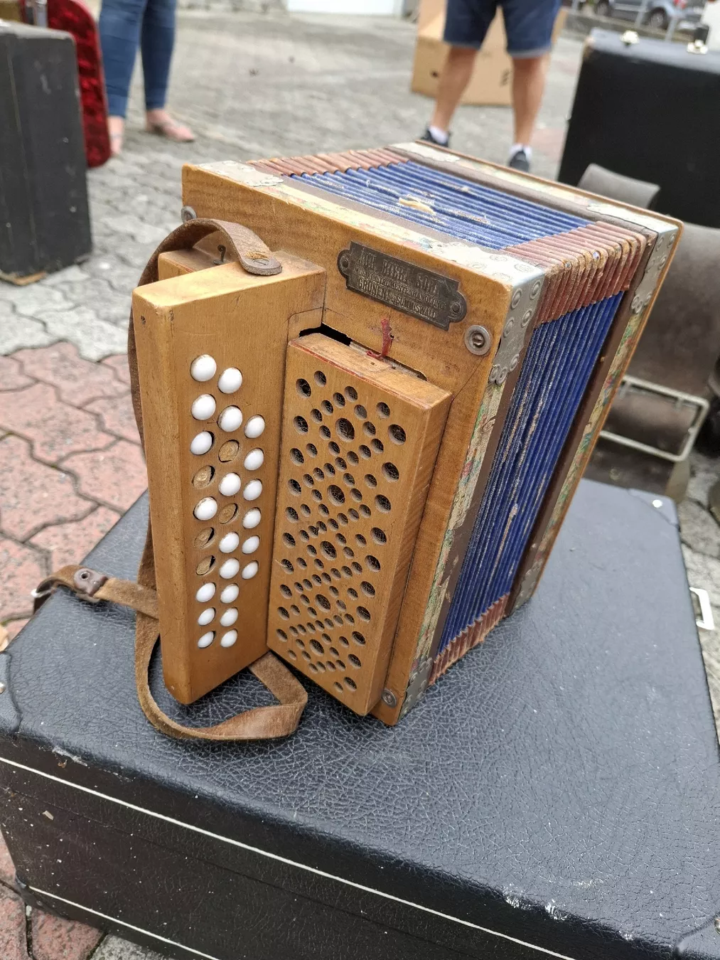 Strumenti musicali: schwyzerorgeli – Usato da Villeneuve venduto da BibiVintage