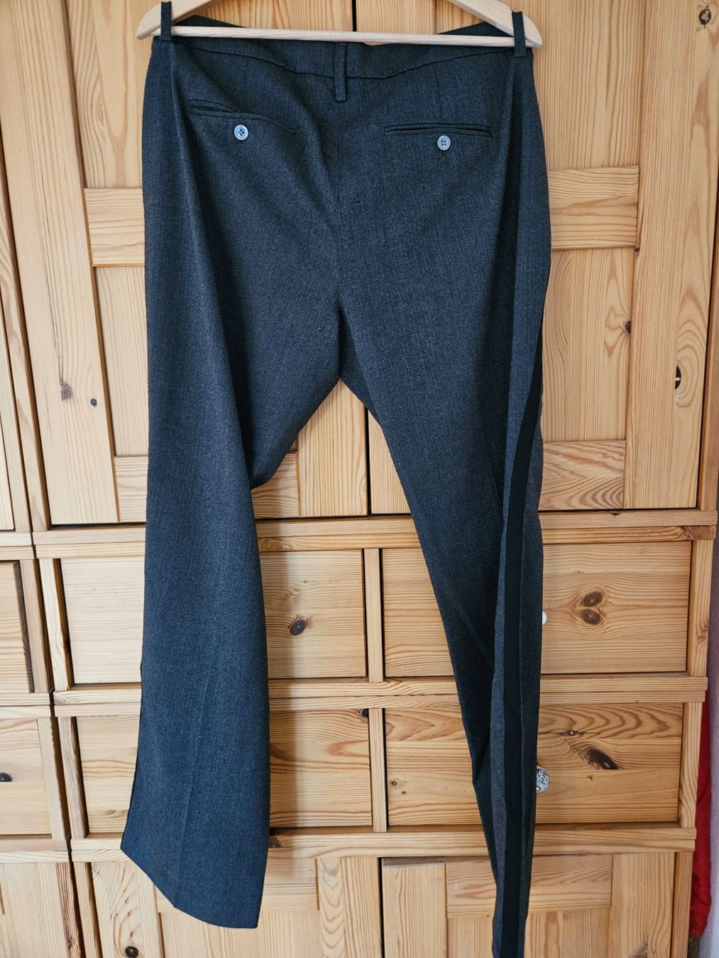 Esprit Pantaloni: Esprit Stoffhose, Grau-Schwarz, Gr. 40 – Usato da Wettingen venduto da Sk8ertomda 6