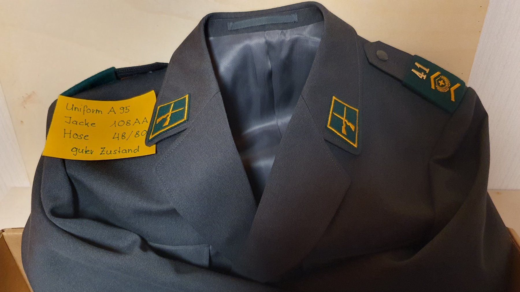 Schweizer Armee Uniformi: Ausgangsuniform Armee 95 – Usato da Richigen venduto da Auerhahn11