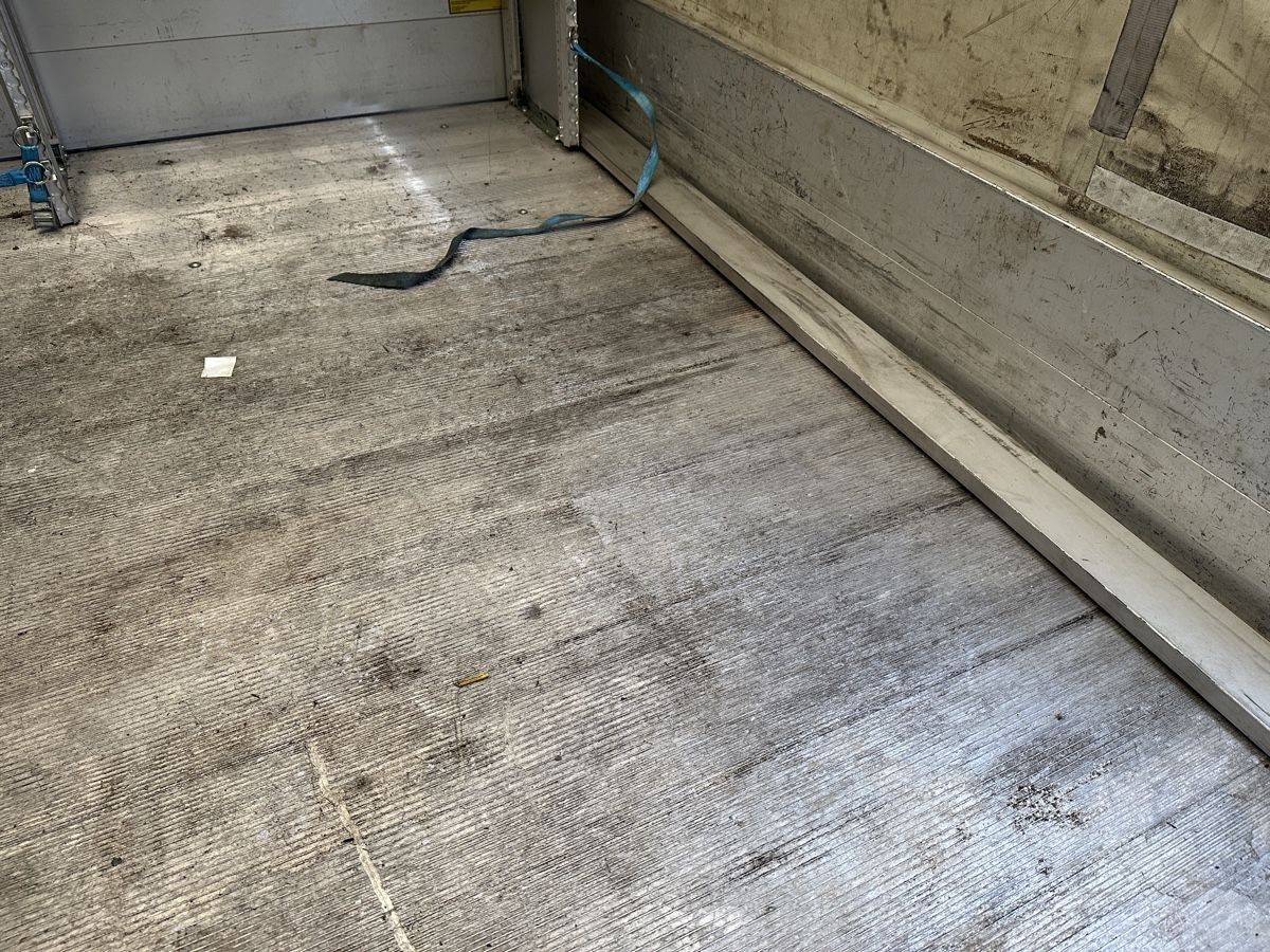VW Tutti i ricambio: VW T5/T6 Alu Brücke – Difettoso da Alpnach-Dorf venduto da Skai0 2