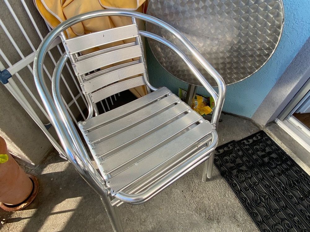 Zwei Mal Garten Stuhl aus Aluminium gebraucht stapelbar Kaufen auf