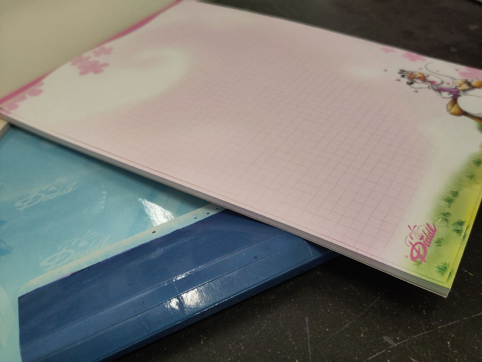 Schreibblöcke: Diddl kleine Sammlung Postkarten+Briefmarken – Gebraucht aus Pratteln von Cartonsducoeur_bl 1