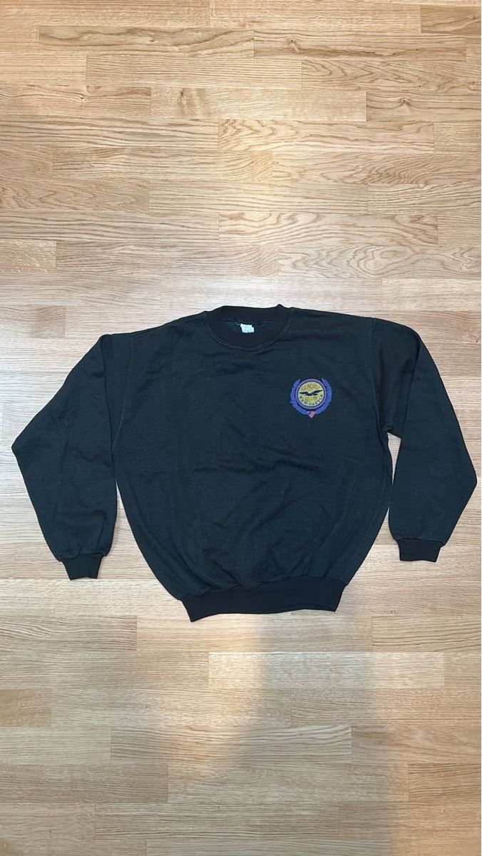 Maglioni & Felpe: Retro Pullover schwarz mit Logo Grösse L guter Zustand – Usato da Luzern venduto da ThrowbackVintage